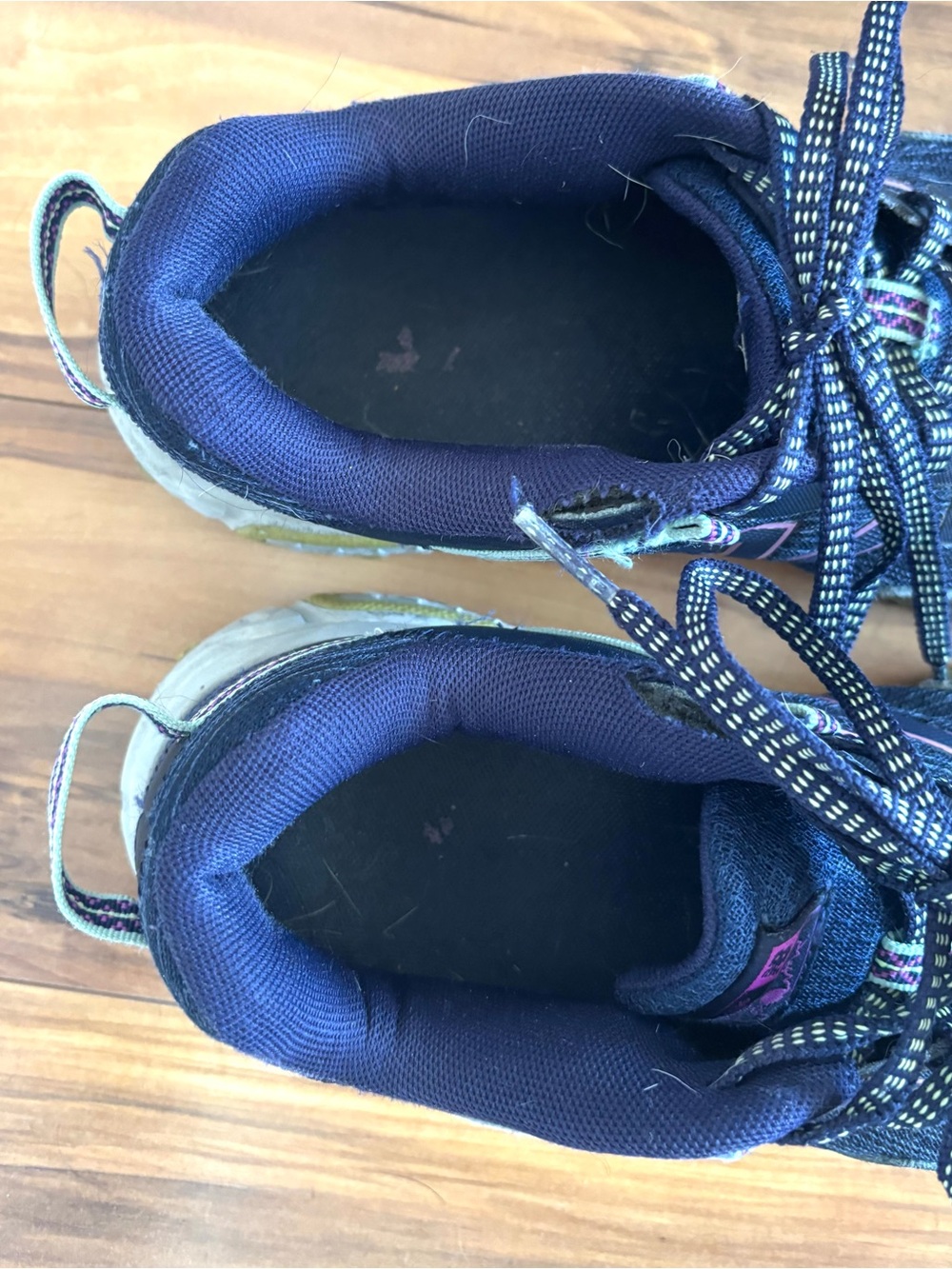 Pre-loved New Balance Navy Hiking Sneakers with Pink Accents size 9 - Picture 5 of 10